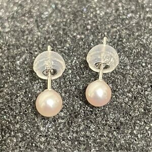 14 Karat White Gold Pearl Earring